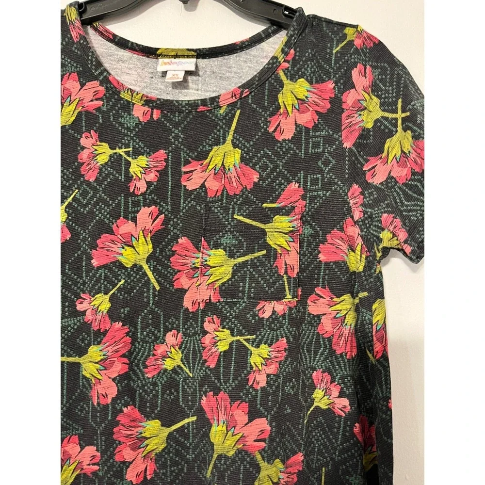 LuLaRoe Carly Dress‎ XS Grey Pink Floral Geometric High Low Swing Short Sleeve